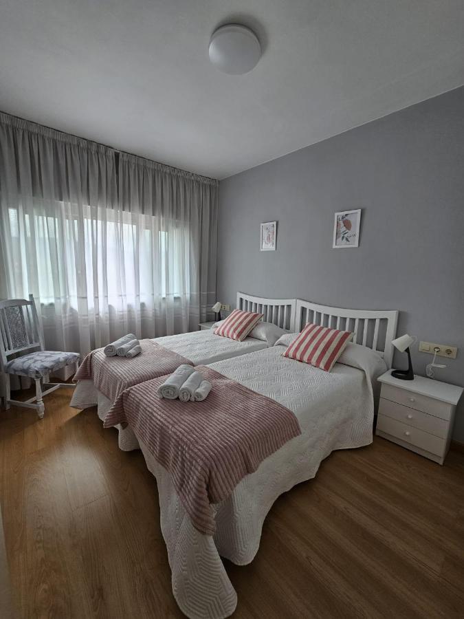 Meda Padron Apartment Bagian luar foto